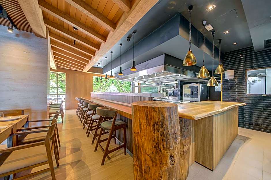 Land's End, Boutique Hotel