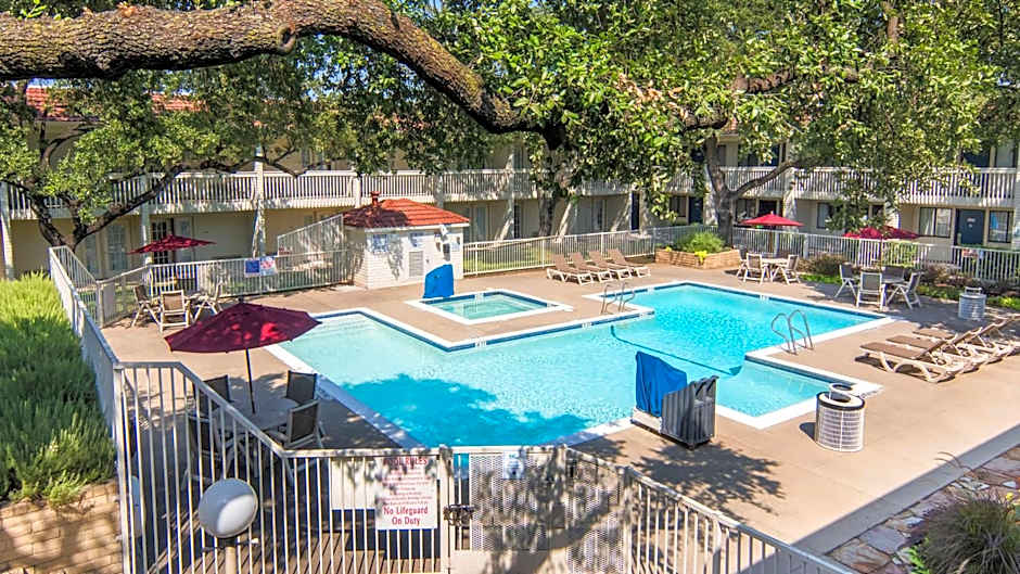 Motel 6-Addison, TX - Dallas