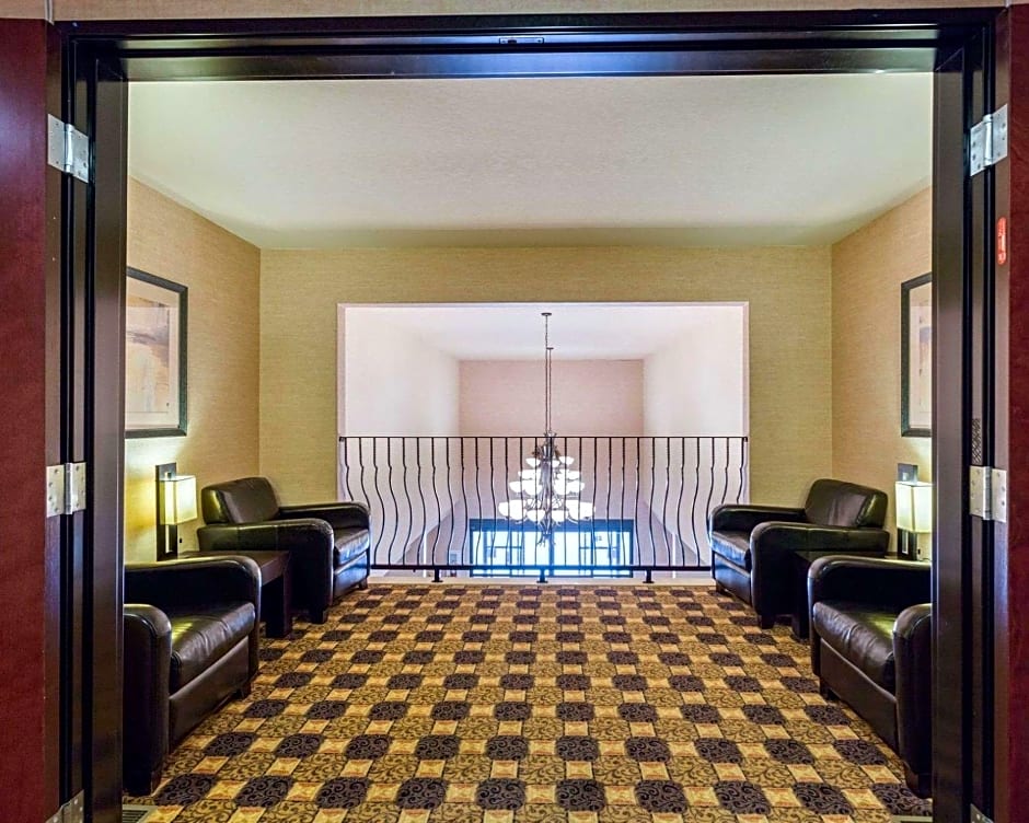 Quality Suites Huntsville Near University