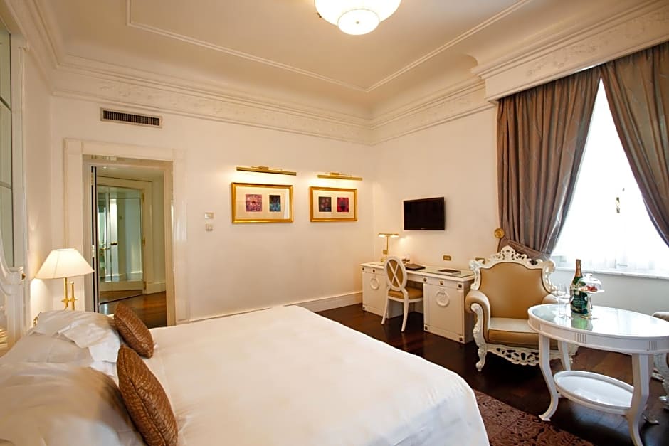 Photo 1 of 6 of Deluxe Double Room