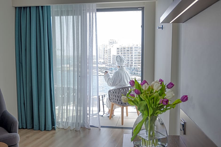 Photo 1 of 3 of Junior Suite, Sea View
