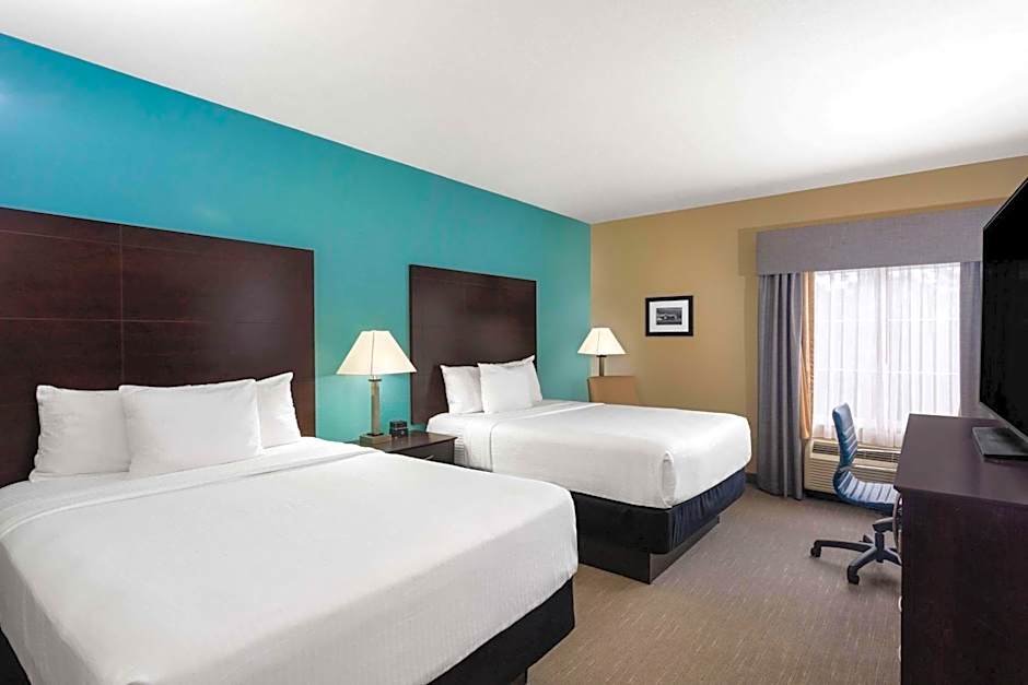 Photo 1 of 4 of 2 Queen Beds, Hearing/Mobility Accessible