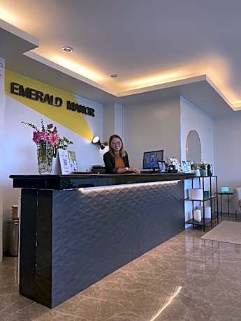 Emerald Manor Hotel
