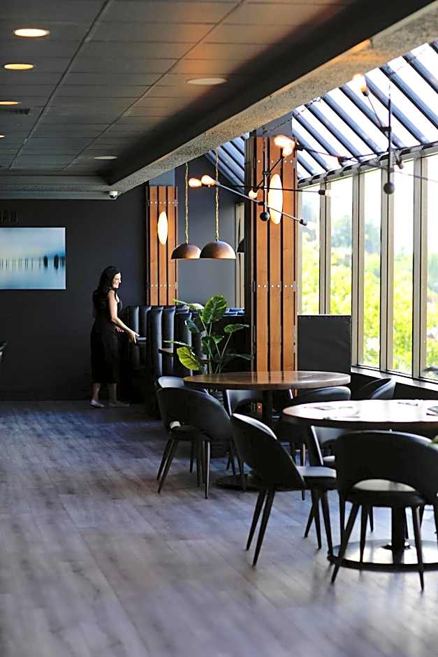 Oceanfront Suites At Cowichan Bay