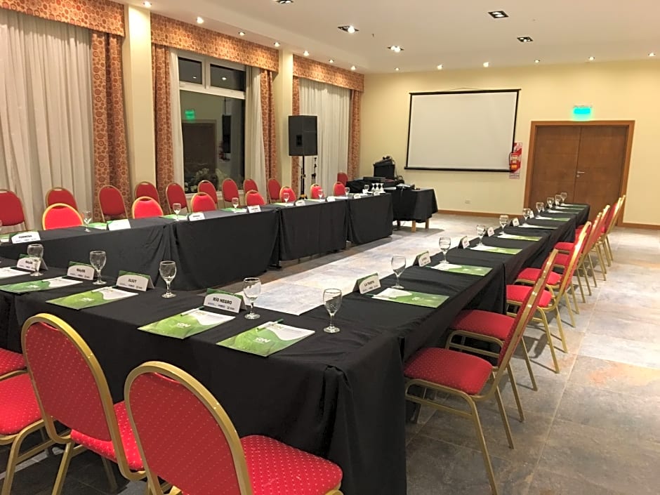 Huinid Pioneros Hotel