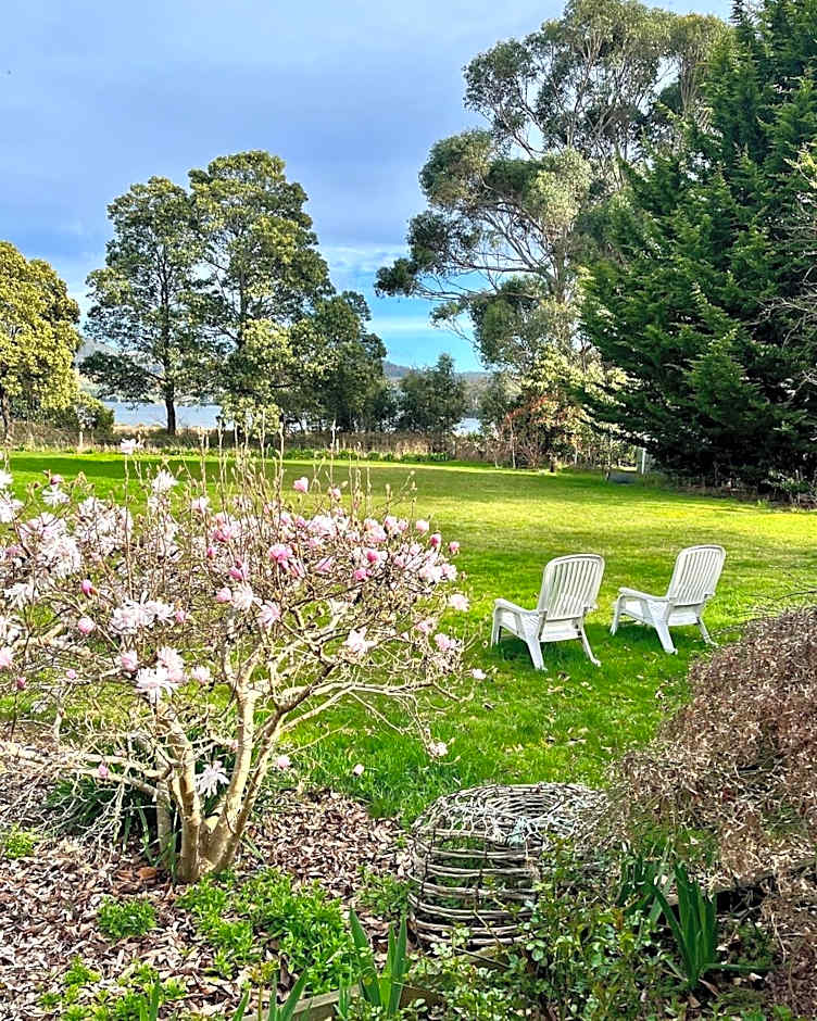 Green Gables B&B Waterfront Apartment or Garden Studio