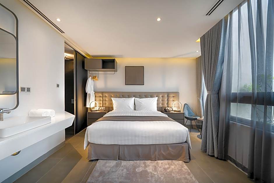 Photo 1 of 5 of 1 King Bed, City View