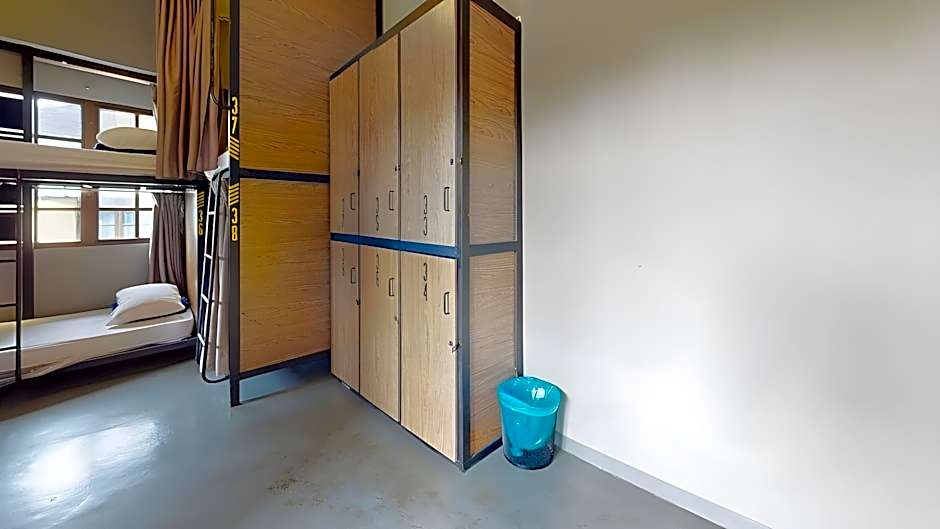 Traveller Bunker Hostel