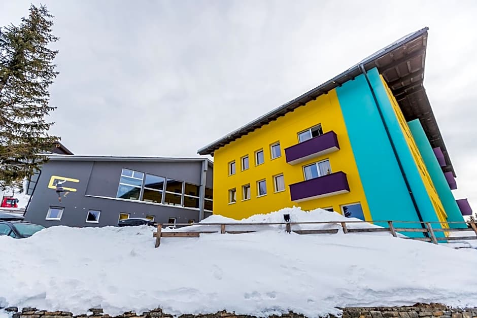 Basekamp Mountain Budget Hotel