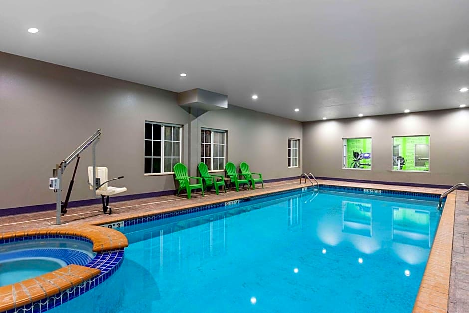 La Quinta Inn & Suites by Wyndham Huntsville Airport Madison