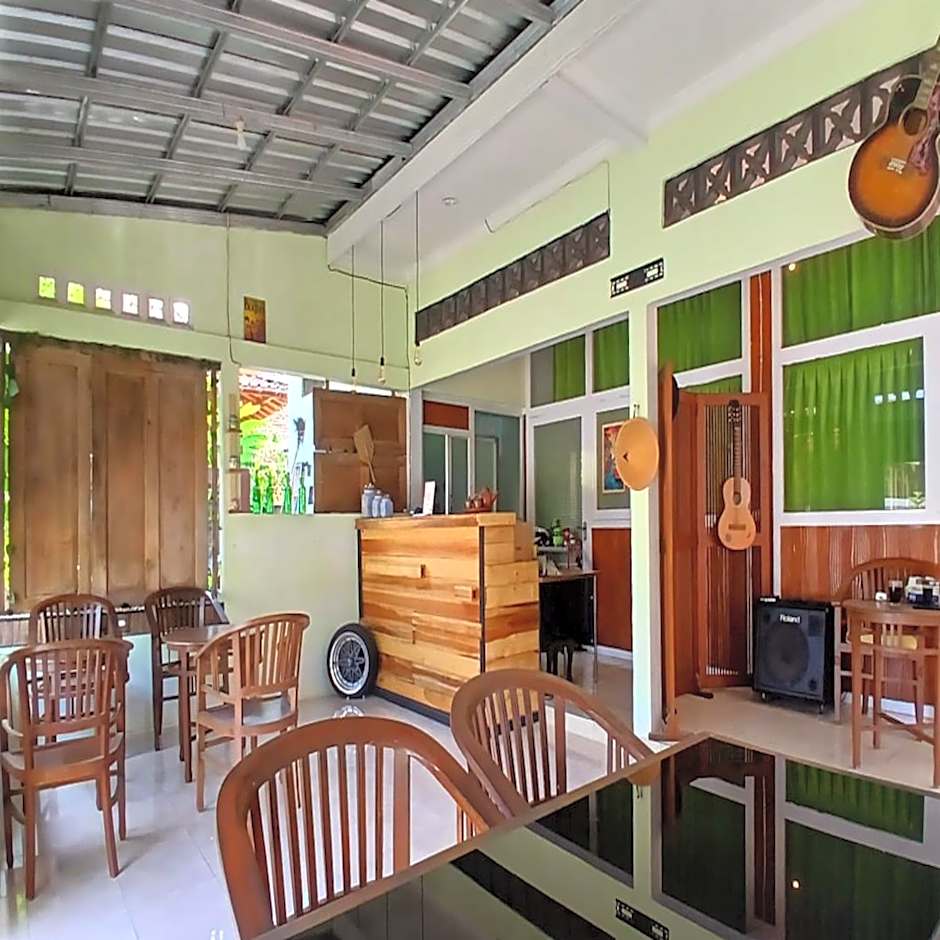 Kenewae Living Near Alun-alun Wonosari Mitra RedDoorz