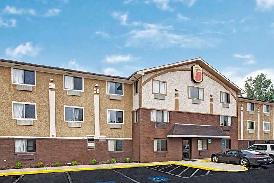 Super 8 by Wyndham Baltimore/Essex Area