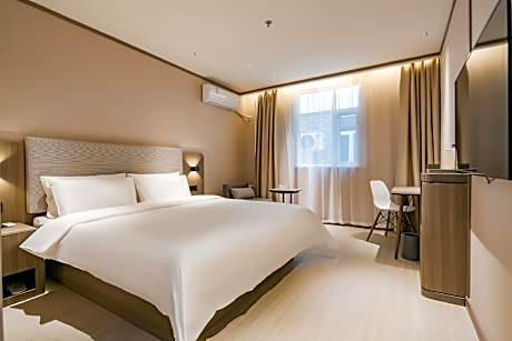 Hotel Queen Room