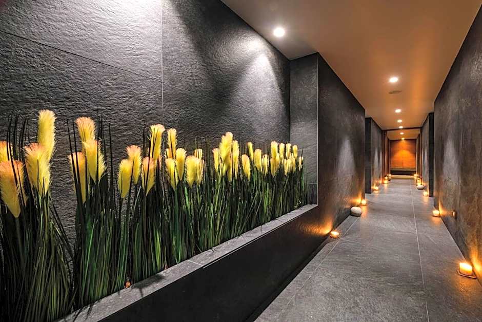 Ajax Hotel