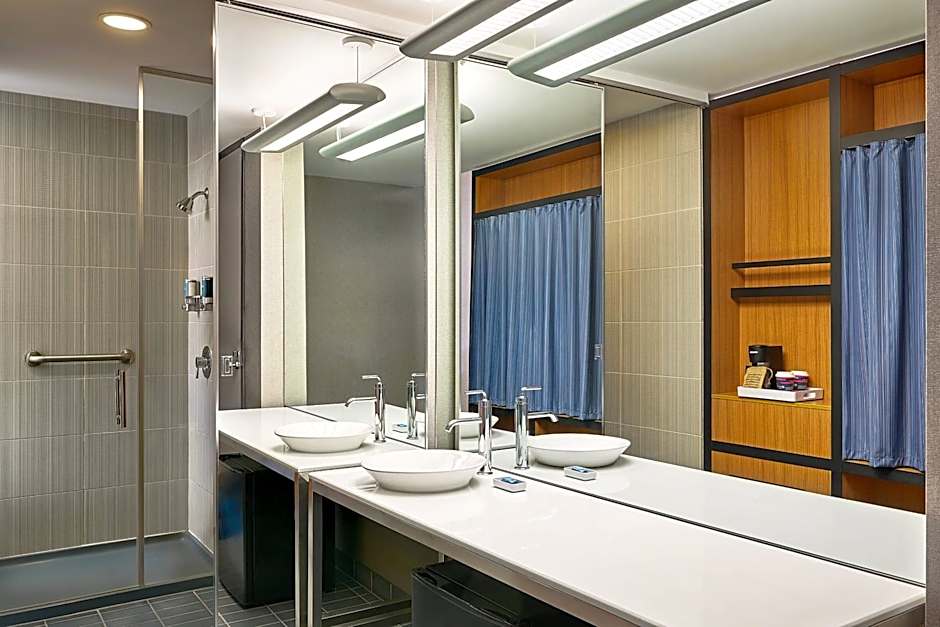 Aloft Denver Airport at Gateway Park