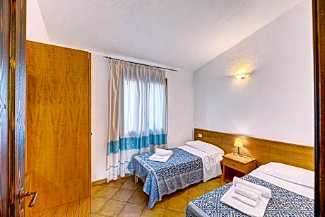 Two-Bedroom Apartment with Terrace or Balcony (6 People)