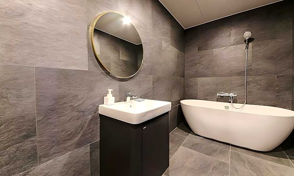 H. Moment Hotel Songjeong