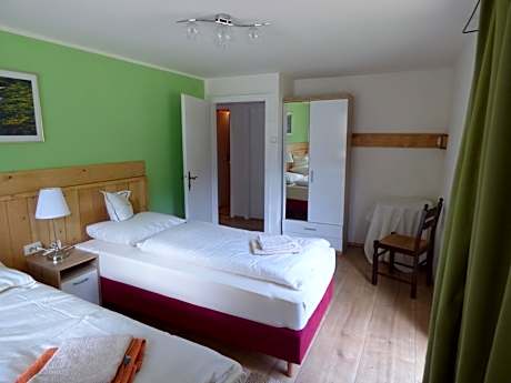 Apartment (4 Adults)