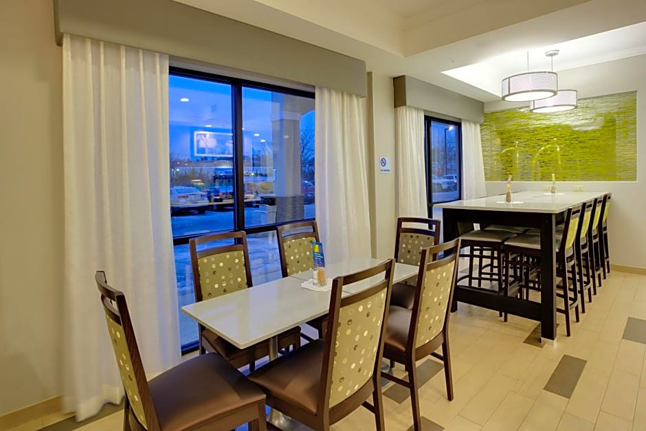 Holiday Inn Express Hotel & Suites Meadowlands Area By IHG