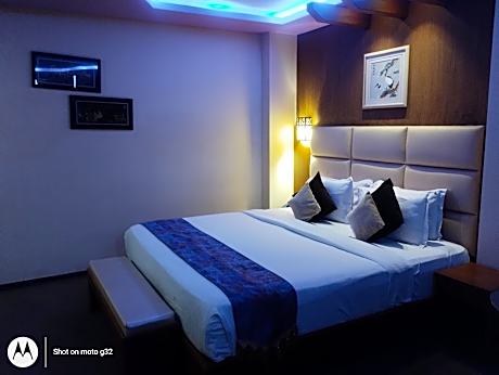 Dolphin Chocolate Inn