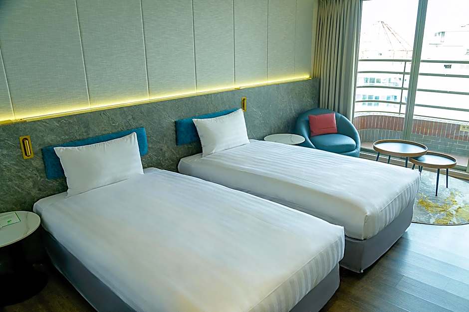 Metro Hotel