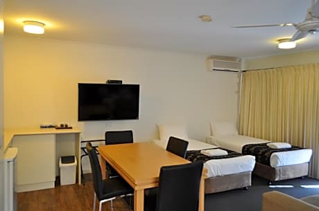 Deluxe Family Room