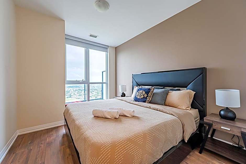 Amazing 3 Bed 4 Bath Penthouse with Roof Top Terrace close to Airport