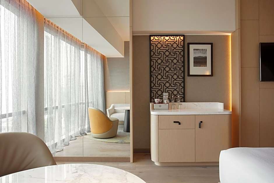 Photo 1 of 5 of Executive Premium 1 King Bed