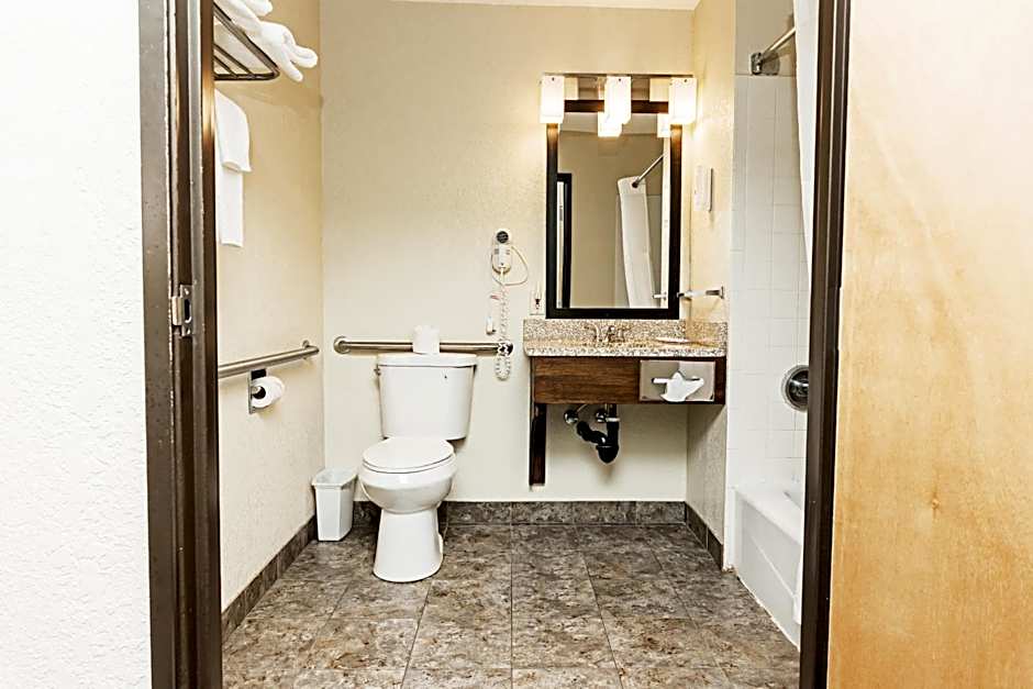Quality Inn & Suites Marinette