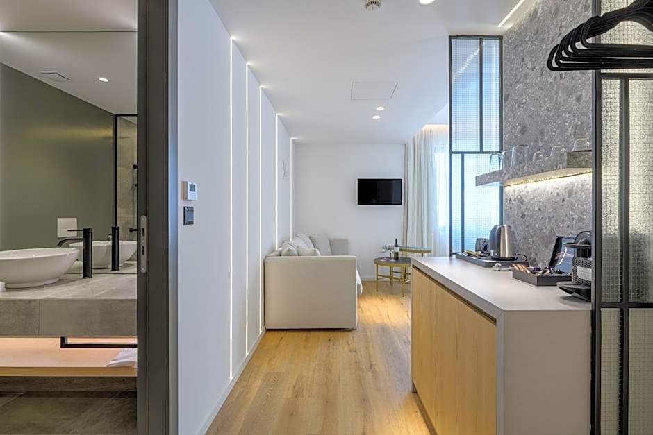 Acropolis Magenta Luxury Suites