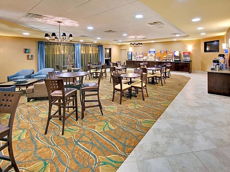 Holiday Inn Express Hotel & Suites Grand Island