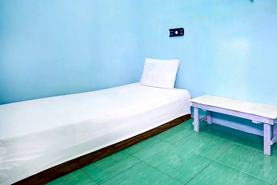 OYO Life 93017 Kost H Soeroso