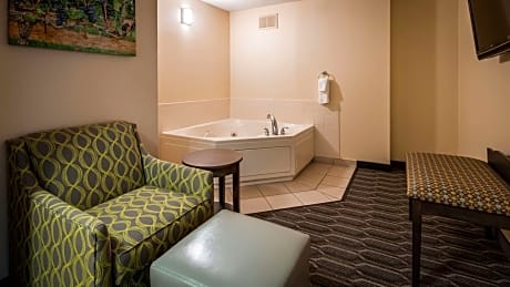 King Suite with Spa Bath - Non-Smoking