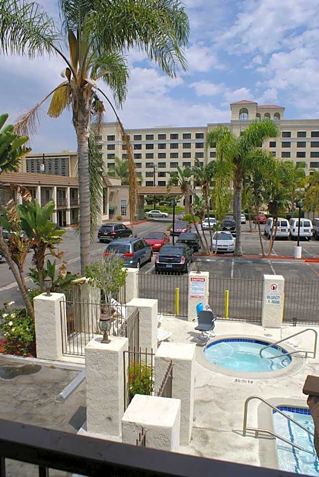 Queens Inn Anaheim