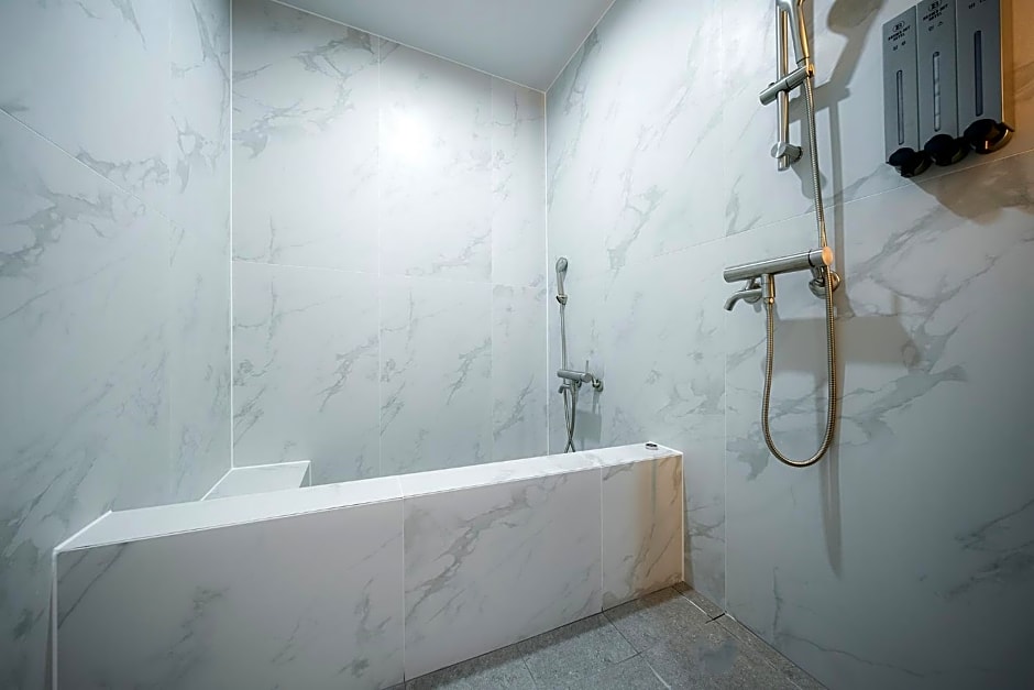 Brown Dot Hotel Pyeonghwa plaza