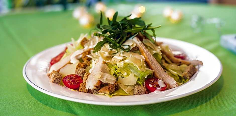 A&M Hotel with free parking