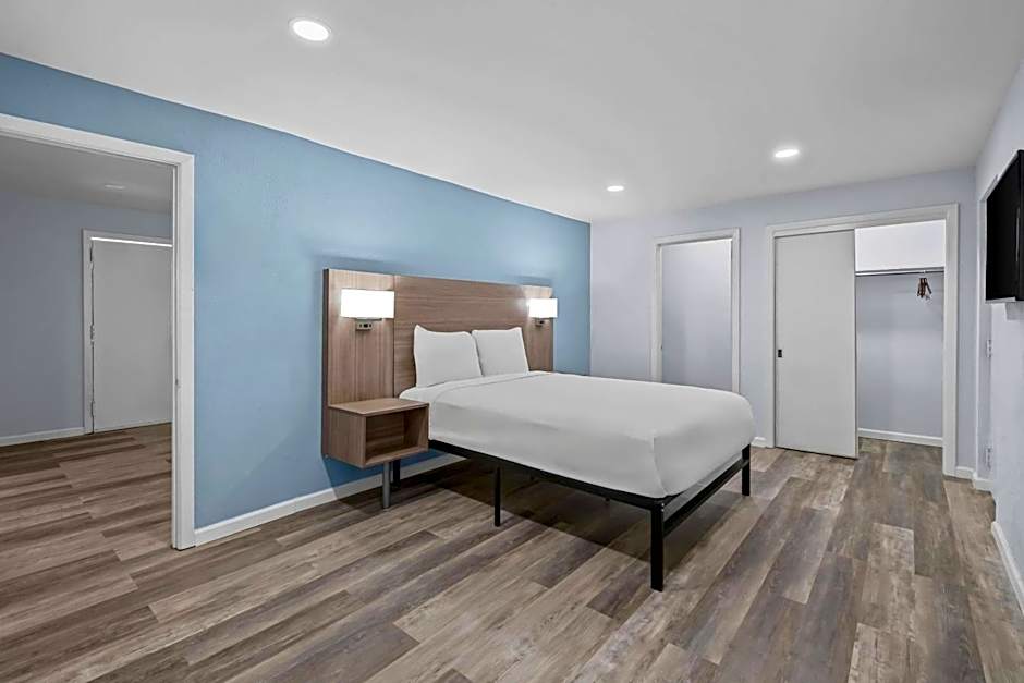 Suburban Studios Newport News - Hampton