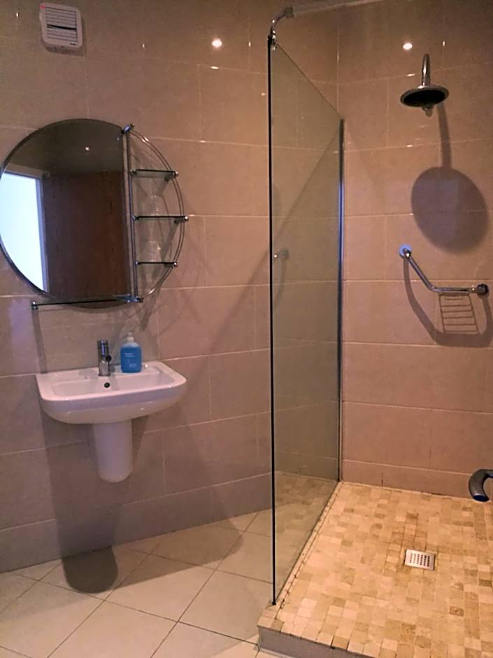 Barley Sheaf, Old Bridge Street EN SUITE ROOMS, ROOM ONLY