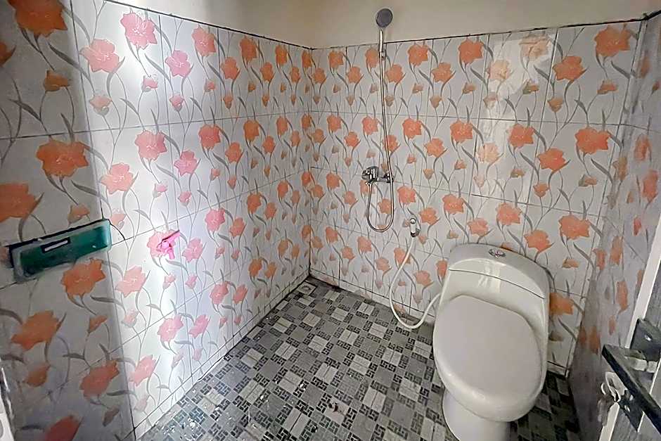 Urbanview Hotel Tirtamaya Jaya Indah Indramayu by RedDoorz