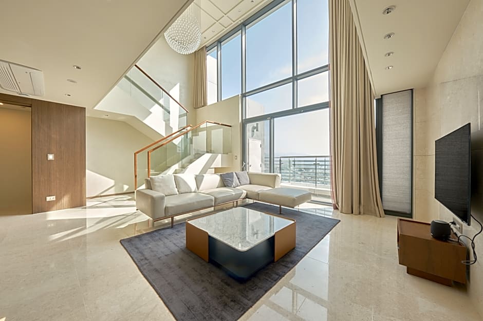 UH FLAT SIGNATURE DAEGU 