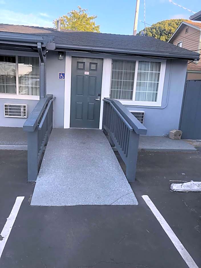 The Monterey Fireplace Inn