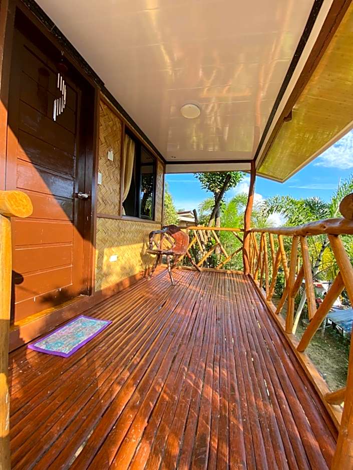 MiL's Hillside Tourist Inn