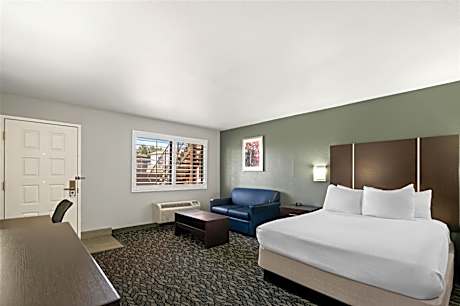 Deluxe King Room - Non-Smoking