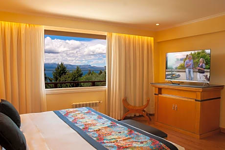 Suite with Lake View