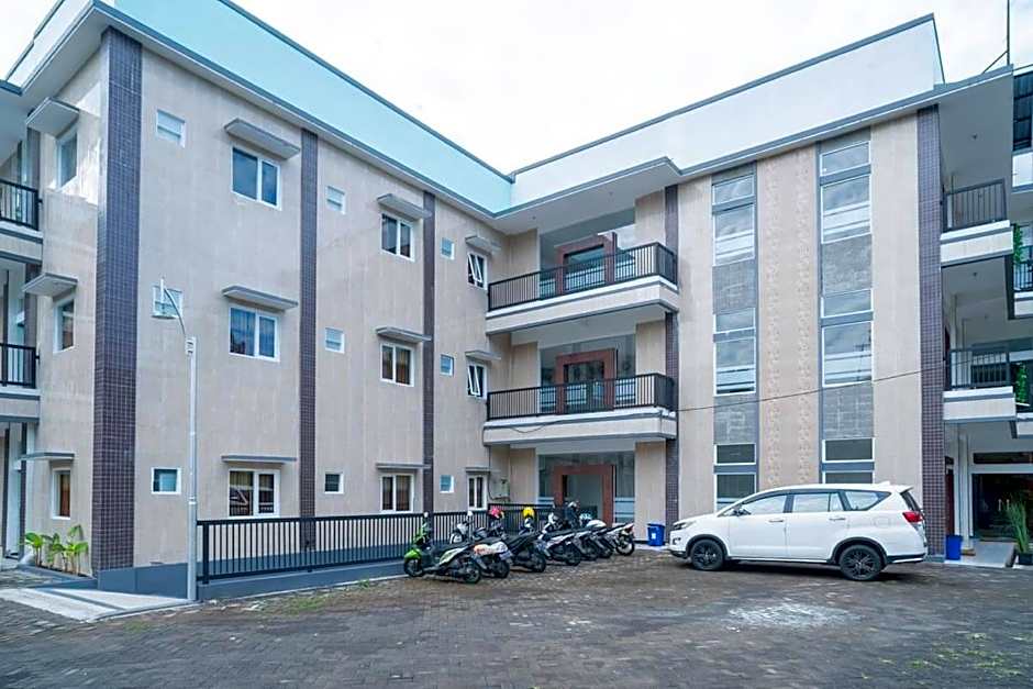 Sans Hotel Queen Batu