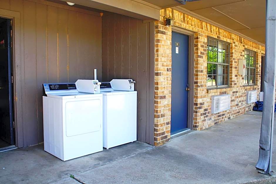 Lake Palestine Motor Inn