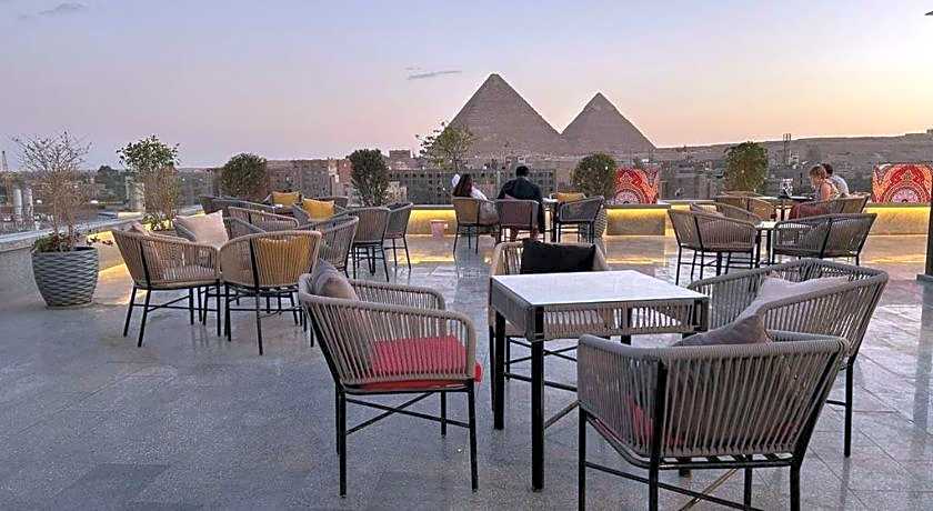 Pyramid Front Hotel
