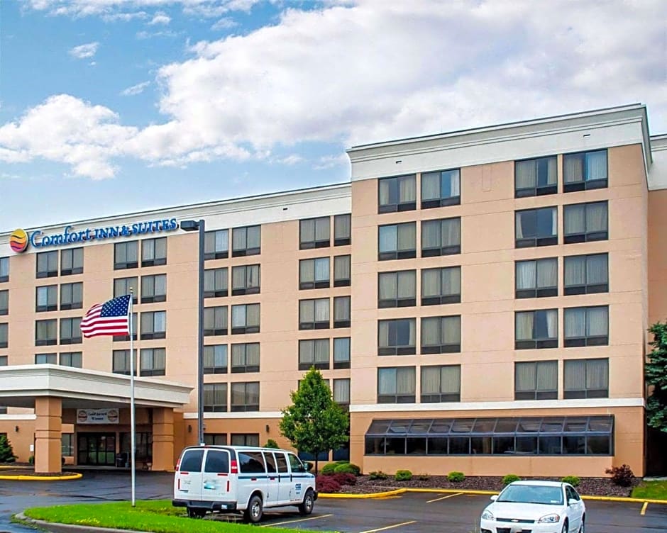 Comfort Inn & Suites Watertown