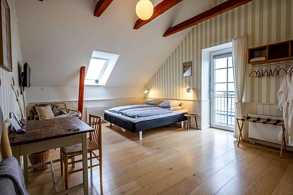 Photo 1 of 4 of Triple Room