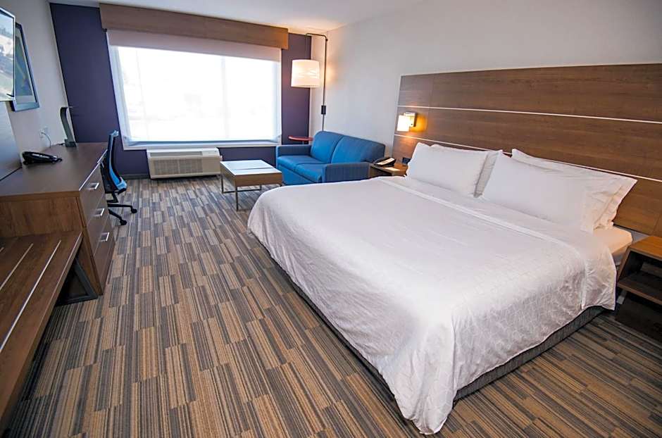 Photo 1 of 3 of 1 King Bed with Sofabed Suite
